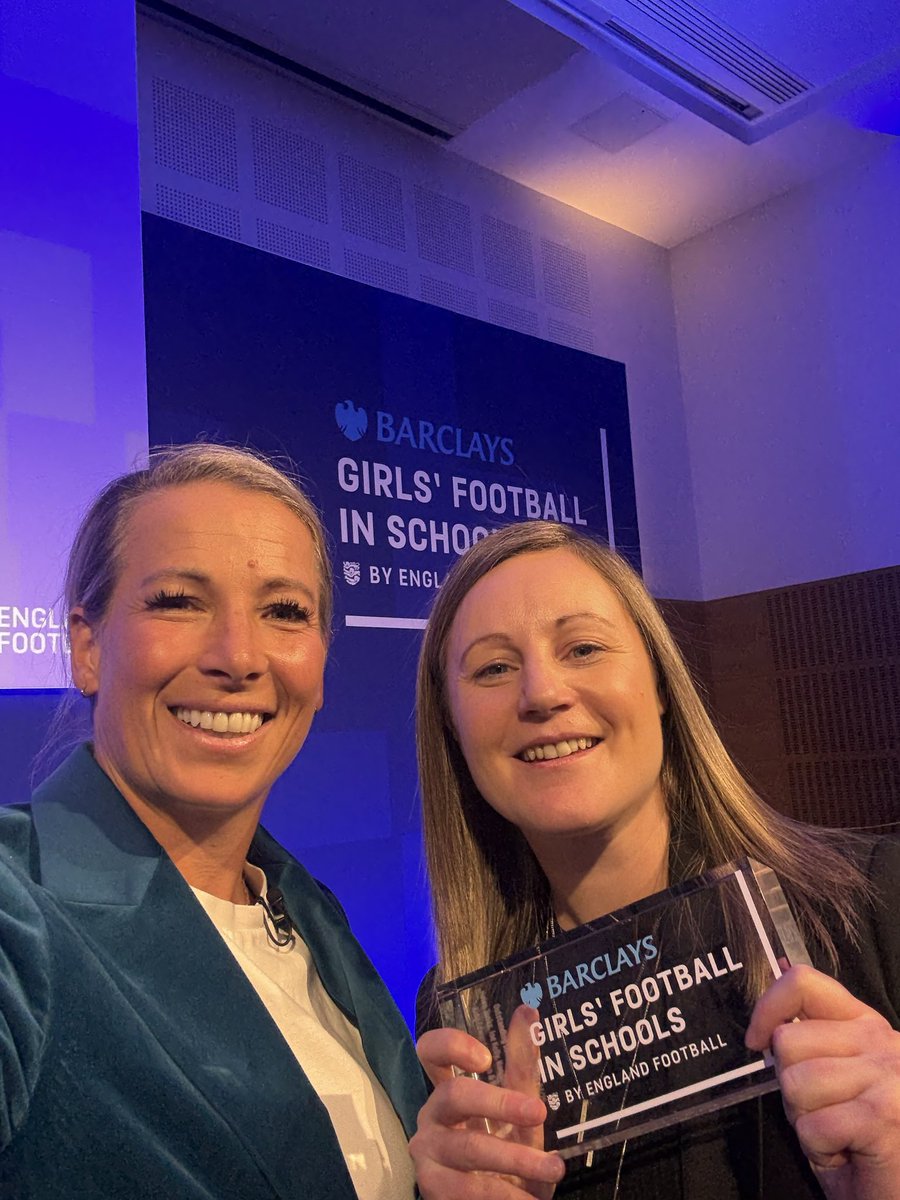 KESSPB's tweet image. Always great to hear from game changing @Lionesses who are inspiring the next generation of young girls to play, lead, coach and referee the game! Thanks to @rach_brown1 for a great evening at the Girls Football Awards! @YouthSportTrust #madeforthisgame #girlsfootballinschools