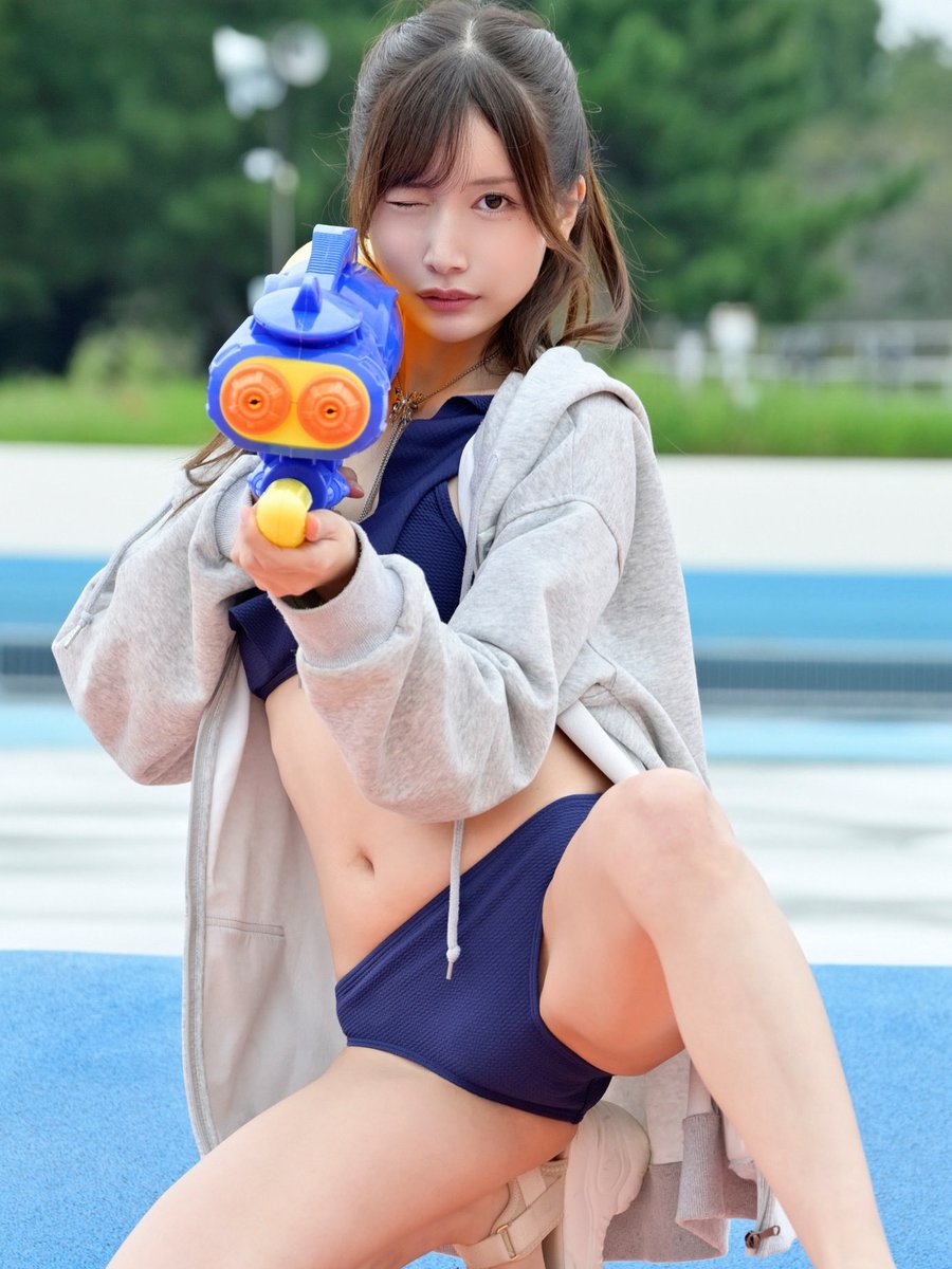 まだ寝ぼけてるの？これで起こすわよ。