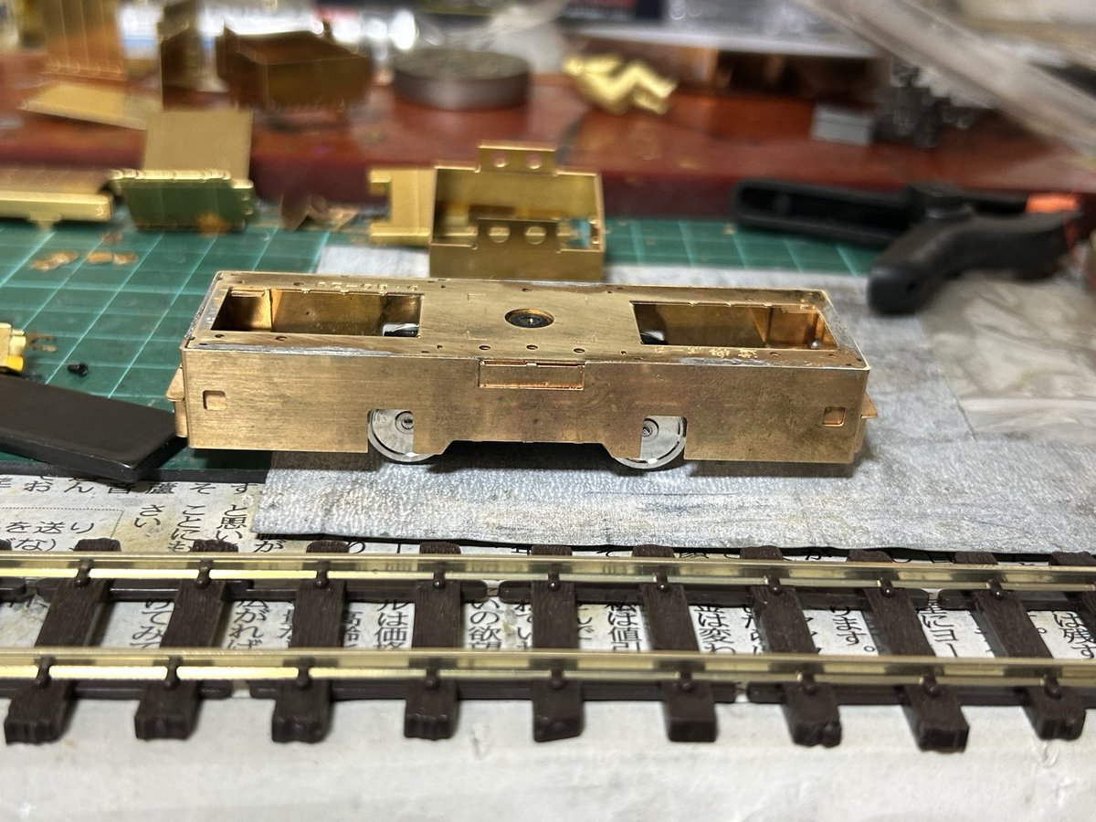 KOSHIsPLANT's tweet photo. そして、トモエ6tを組みます。ライトは、実車のような点滅、点灯をさせていきます。 https://t.co/SDP5Vg0Iep