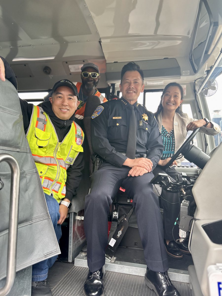 SFUSD_Supe's tweet photo. 🚌 As Superintendent, I’m proud to mark National School Bus Safety Week!

Every student deserves a safe trip to school. Please respect bus stop arms, don't park in bus loading zones,  and never let kids out in the street. https://t.co/hYQbeCmsRz