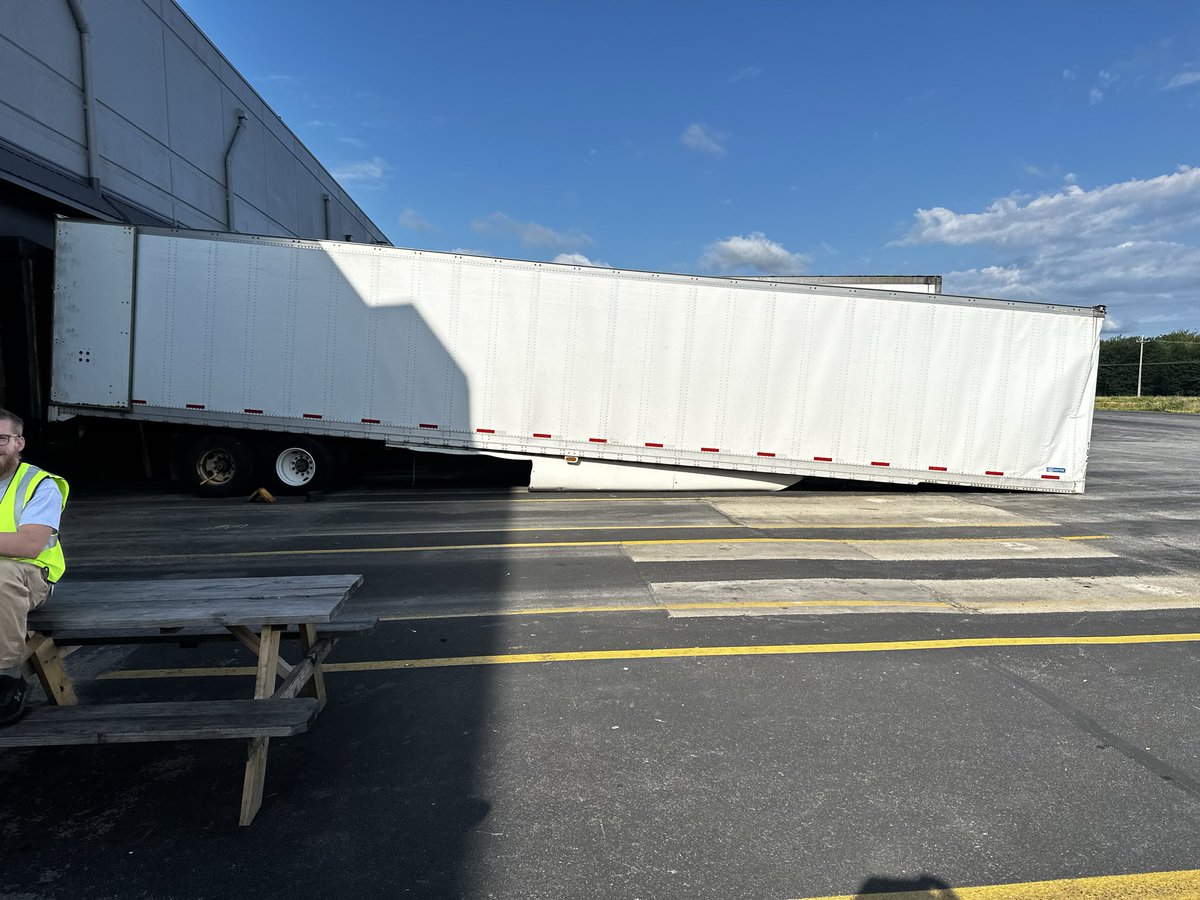 ryantheramsfan's tweet image. I don’t claim blue collar - I am blue collar 
How about that one time home boy drove off the dock? Or the other time homeboy drove into the trailer and it collapsed? #warehouse #warehouseworkflow #BlueCollar