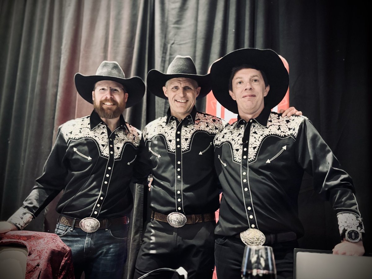 Saddle up, folks! 

Three IT cowboys <a href="/AdamGrossTX/">Adam Gross [MVP] - ASquareDozen.com</a> <a href="/agerlund/">Kent Agerlund</a> <a href="/TheWMIGuy/">Kim Oppalfens (MVP) ✖️</a> are riding into #MMSMusicCity in Nashville, armed with smiles and fun games! 

Welcome to the main event!!! 
<a href="/scdudes/">SystemCenterDudes</a> <a href="/mmsmoa/">MMS Minnesota</a>