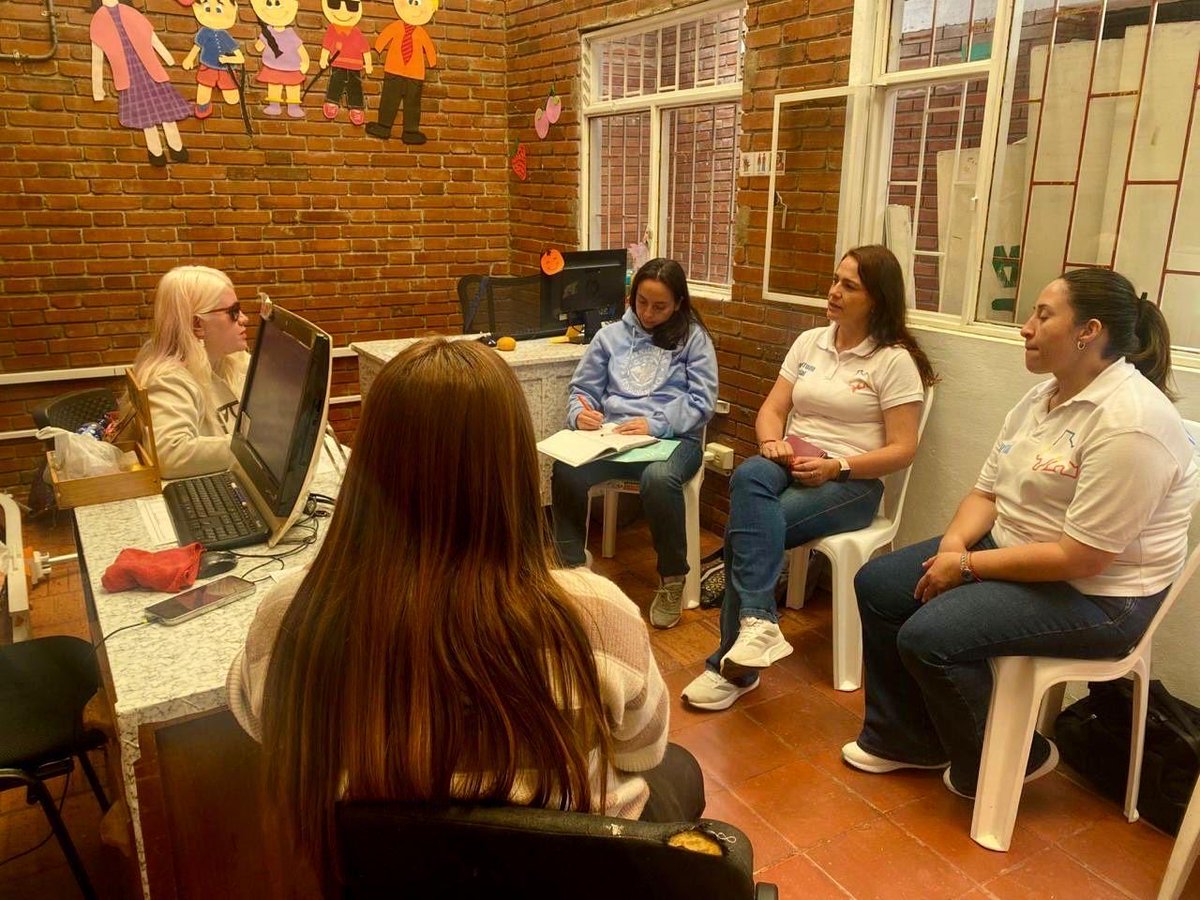 SocialCundi's tweet photo. 💛 En el municipio de #Ubaque realizamos asistencia técnica en el Centro de Vida Sensorial, fortaleciendo la atención a las personas con discapacidad. ♿️
Hicimos seguimiento al estado de las dotaciones utilizadas en los espacios de rehabilitación y actividades terapéuticas.✨ https://t.co/7DWr2H8YmH