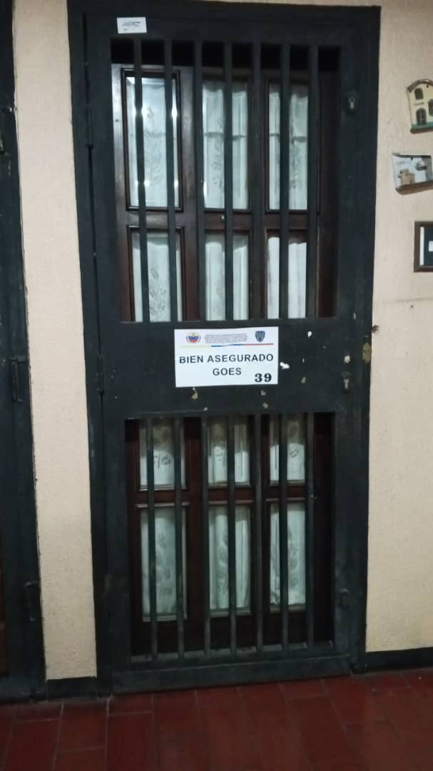 . 🚨 La represión en el estado Lara continúa. 

Rafael Mendoza, secretario  político de Vente Venezuela en Lara y su esposa Mirla Catire, fueron secuestrados por el régimen durante la madrugada de este martes, #14Oct, en la entidad. 

Funcionarios del Grupo de Operaciones