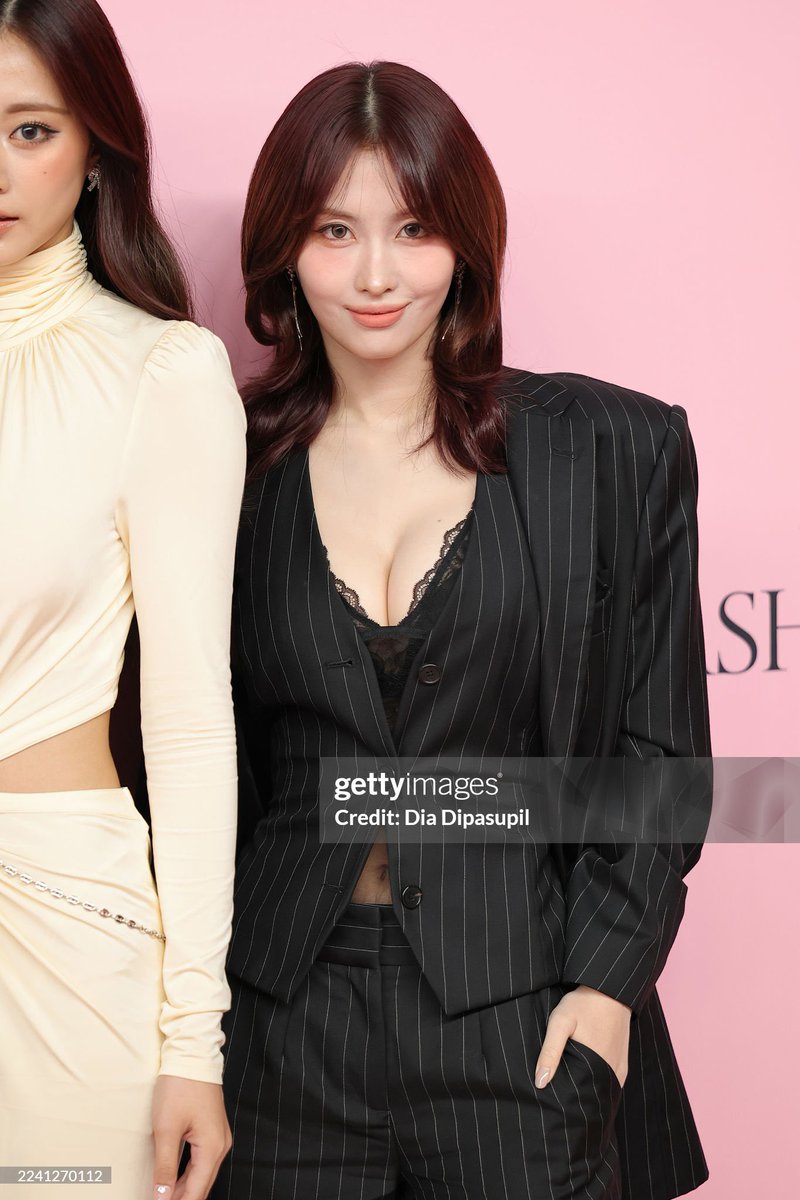 TFVUnion's tweet photo. All eyes on #MOMO’s beauty, poise, and effortless allure. 💫

TWICE LIGHTS UP VSFS
#TWICExVictoriasSecret
#VSFashionShow 
@JYPETWICE https://t.co/28C9pofoBx