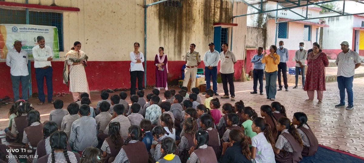 IITIOfficial's tweet image. IIT Indore conducted a Clean-Up Drive &amp;amp; Drawing Competition at Govt. Secondary School, Gazinda, under Swachhata Pakhwada 5.0. 🌿🎨
Students showcased creativity &amp;amp; responsibility through art and action for a cleaner environment!
#SwachhataPakhwada #CleanUpDrive @EduMinOfIndia