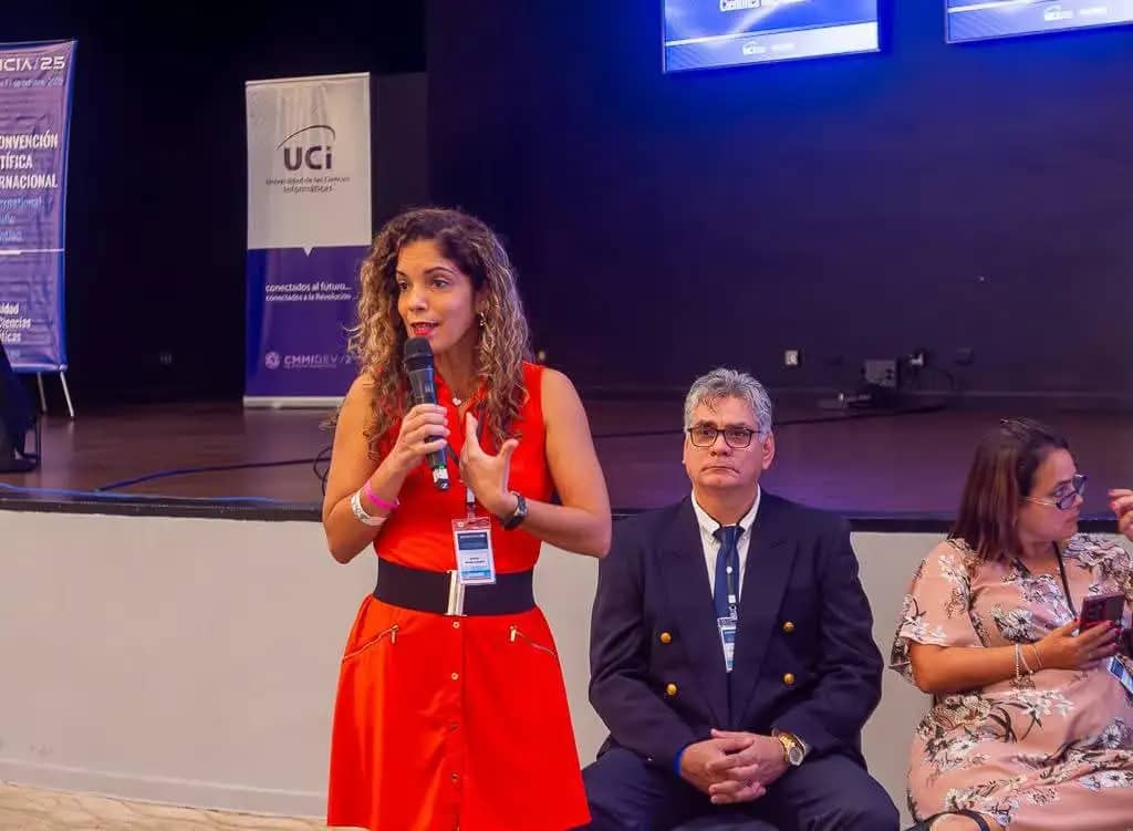 Participamos en #UCIENCIA2025, en taller sobre Inteligencia Artificial. Fue un espacio de intercambio entre expertos cubanos, jóvenes talentos y profesionales comprometidos con el desarrollo y el bienestar de #Cuba desde la ciencia y la innovación. #CubaPorLaTransformaciónDigital