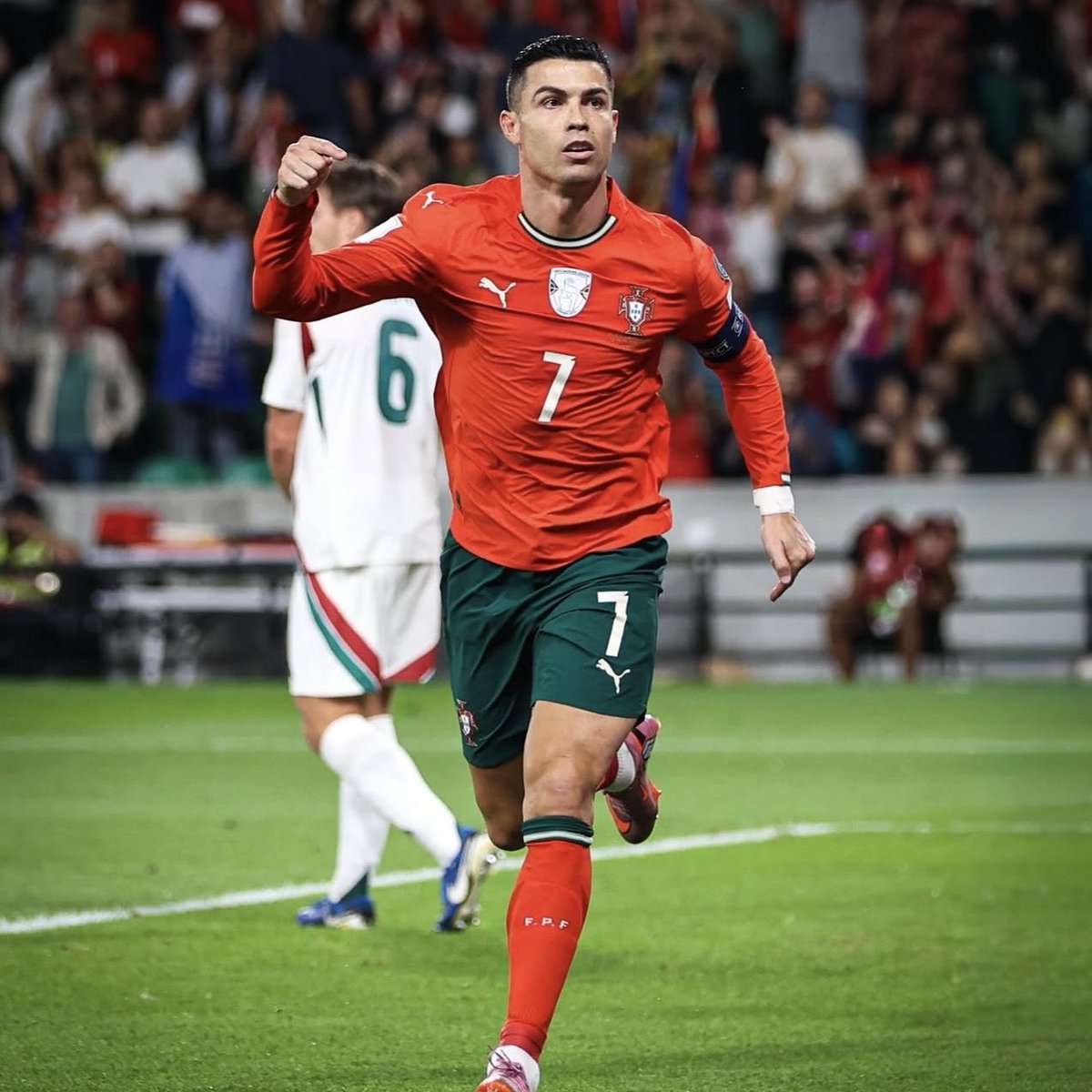 arielipillo's tweet image. Goles de pierna IZQUIERDA, en este siglo:

⚠️Solo hay un DERECHO en la lista.

1 - 🇦🇷 Messi – 744
2 - 🇧🇷 Hulk – 258
3 - 🇪🇬 M. Salah – 243
4 - 🇫🇷 Griezmann – 191
5 - 🇵🇹 Ronaldo – 181 ⚠️
6 - 🇳🇴 Haaland - 177
7 - 🇩🇪 Podolski – 164
8 - 🇦🇷 Di Maria – 157
9 - 🇳🇱 Robben – 146
10 - 🇫🇷…