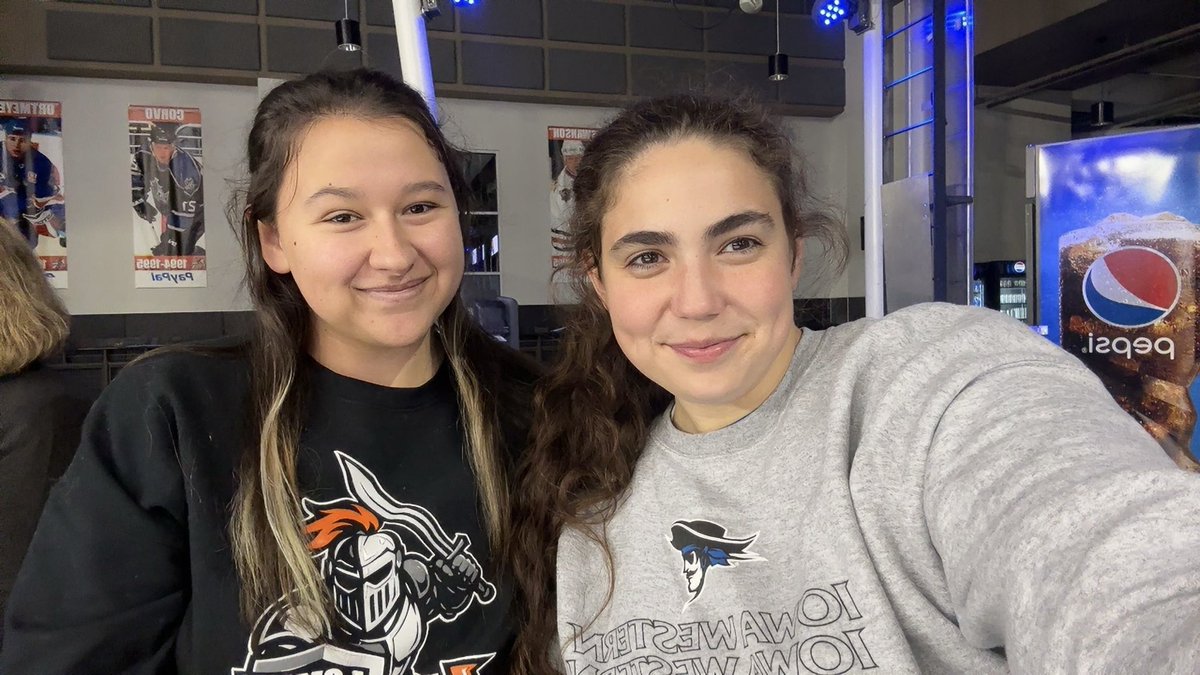 savannahjoquinn's tweet photo. Back like we never left 🌭 #tweettheheat @OmahaLancers https://t.co/OxNJG9CAQh