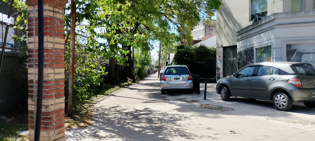 No falla, si no hay lugar <a href="/BoludoscnAmarok/">Boludos con Amarok</a> tapa la calle 🤓