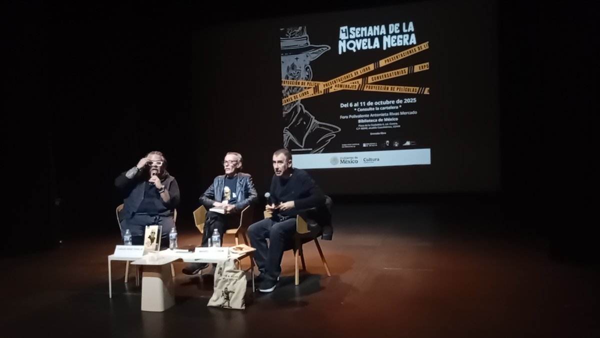 Biblioteca de México tweet media