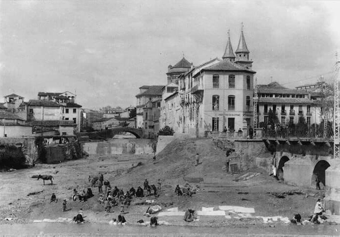 Lavando en la confluencia de los ríos Darro y Genil hace un siglo #megustagranada