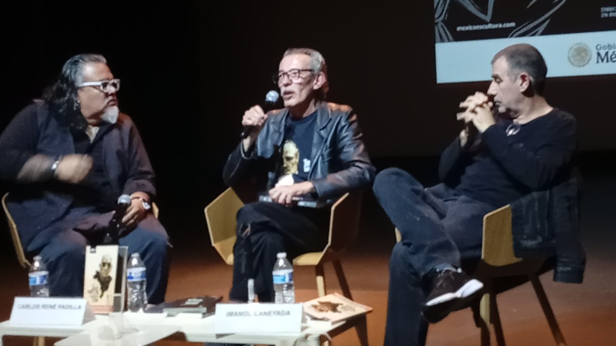 Biblioteca de México tweet media