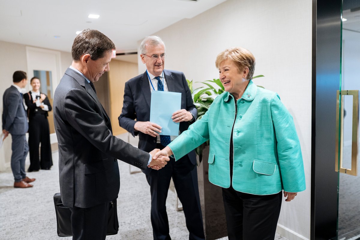 It was a pleasure to meet with @BanquedeFrance Governor François Villeroy de Galhau and <a href="/DGTresor/">Direction générale du Trésor</a> DG Bertrand Dumont to discuss the global economic outlook and France’s contributions under its 2026 G7 presidency.