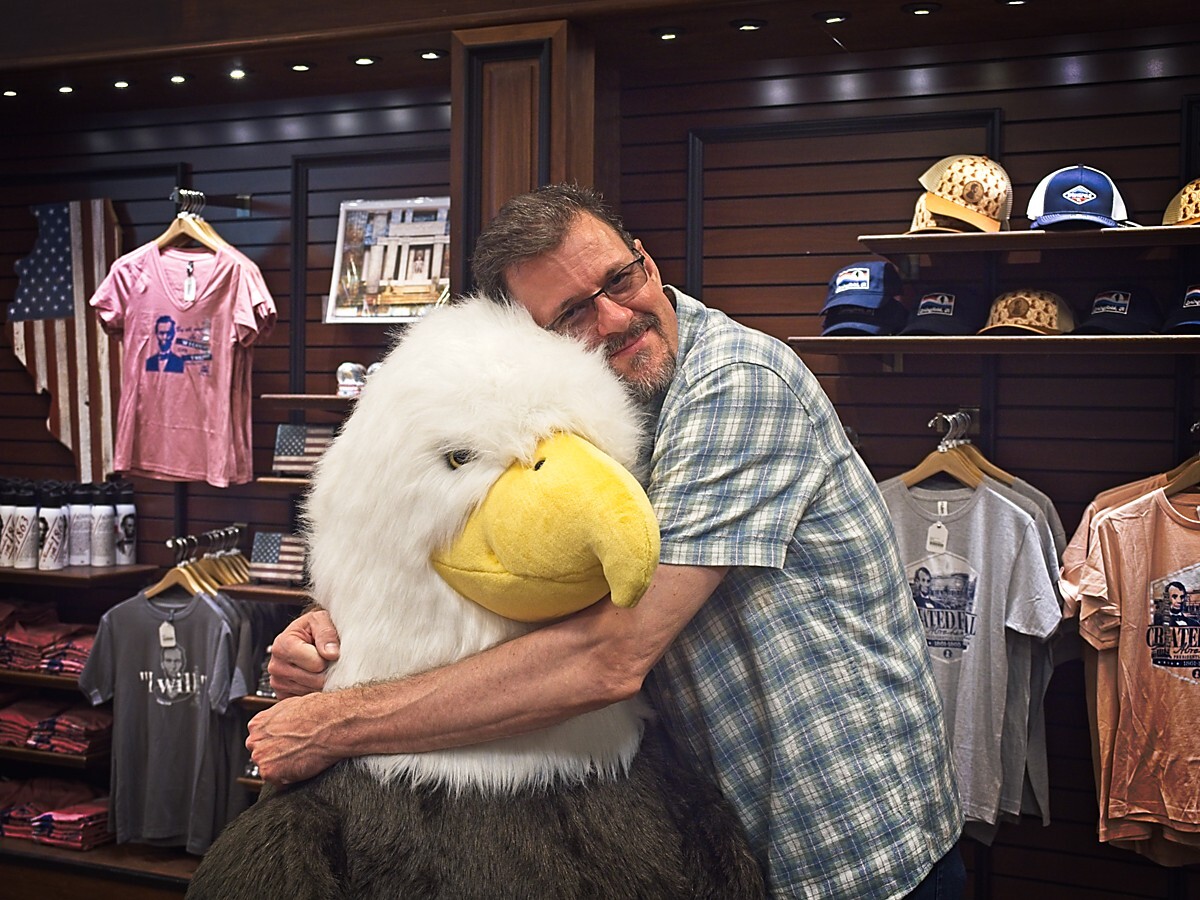 AdpCall's tweet image. Hugging it out with a giant plush eagle at the Lincoln Home National Historic Site shop in Springfield, Illinois. Surrounded by patriotic shirts and memorabilia, this fun moment captures the spirit of American history and some souvenir shopping along the way.
.
.
.
.
.
.
#Sprin…