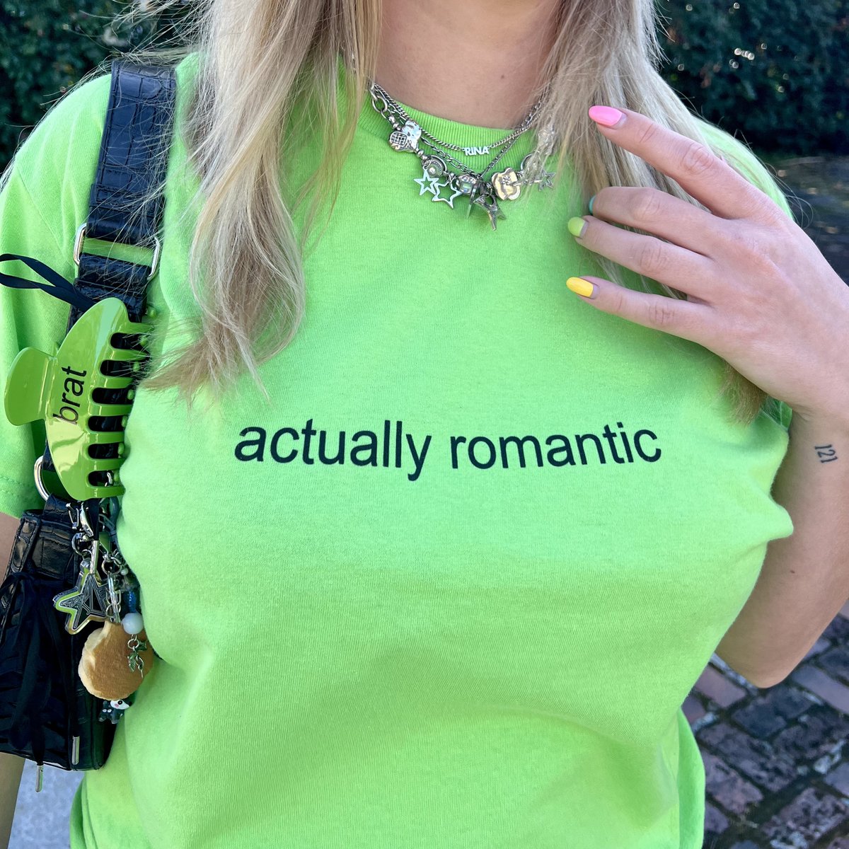 ResinRina's tweet photo. i can’t believe this shirt exists https://t.co/f34OIRhAUB