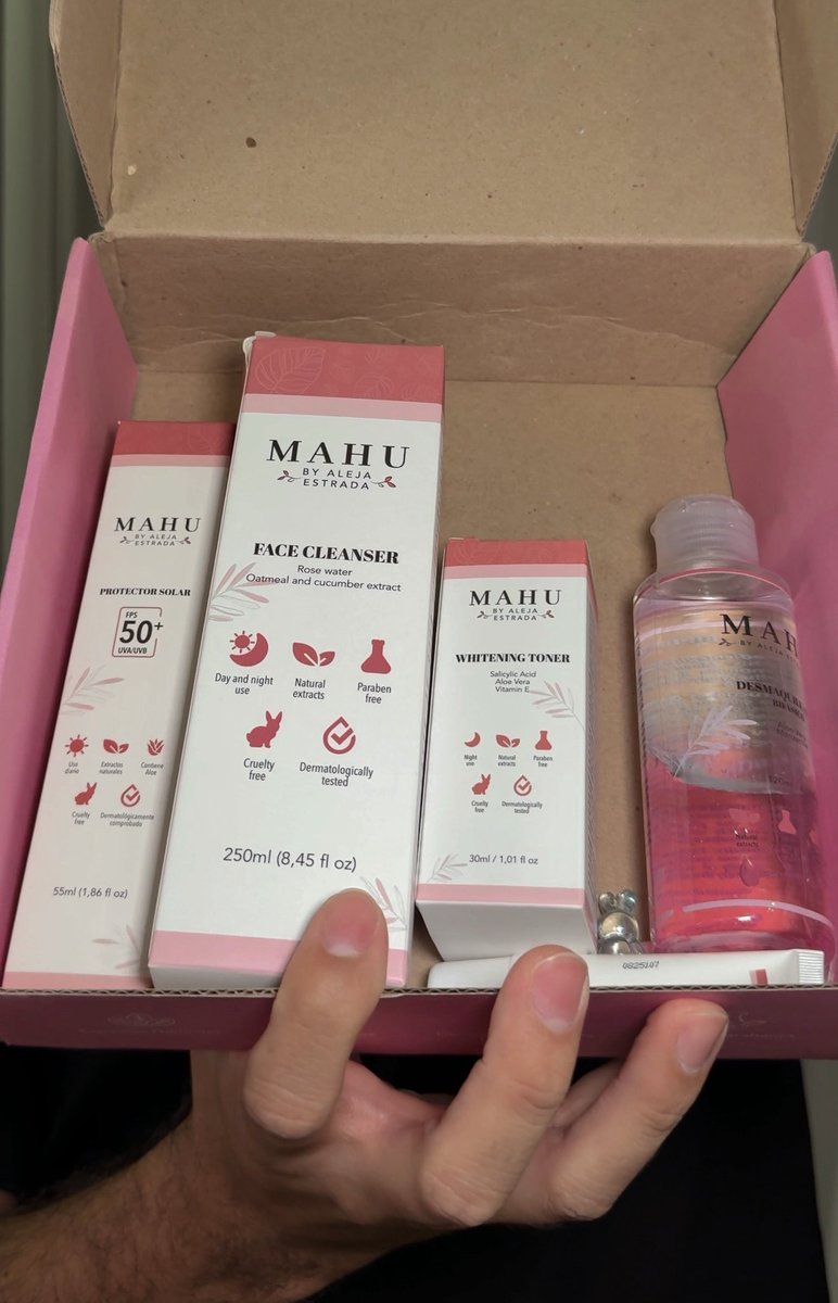 Lo que me llegó por $170k en la mystery box de Mahu que le voy a dar a mi mamá. 😏

- Protector solar
- Limpiador facial
- Desmaquillante bifásico
- Tónico despigmentante
- Hidratante de labios
