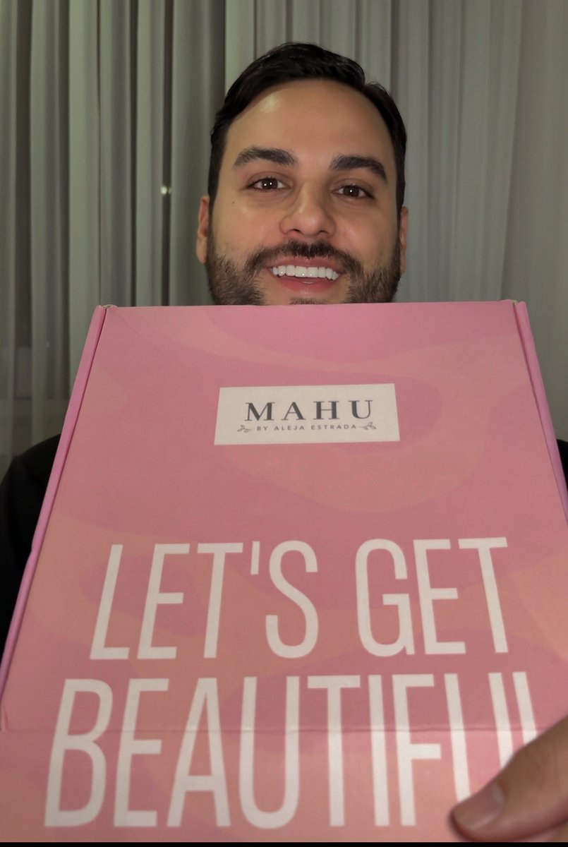 iamorutra's tweet photo. Lo que me llegó por $170k en la mystery box de Mahu que le voy a dar a mi mamá. 😏

- Protector solar
- Limpiador facial
- Desmaquillante bifásico
- Tónico despigmentante
- Hidratante de labios https://t.co/N1UdVouO97