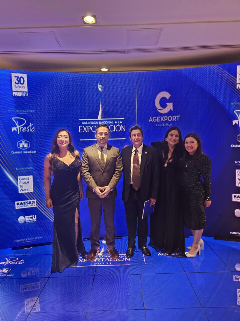 CENCIT celebró la diversificación comercial durante la ceremonia del Galardon Nacionala la Exportación.  

<a href="/AsazguaGT/">Asociación de Azucareros de Guatemala</a> <a href="/AGEXPORTGT/">AGEXPORT</a> <a href="/CamagroGuate/">Cámara del Agro</a> <a href="/CamComercioGT/">Cámara de Comercio de Guatemala</a> <a href="/CamFinanzasGT/">Cámara de Finanzas Guatemala</a> <a href="/industriaguate/">Cámara de Industria de Guatemala</a> <a href="/CafedeGuatemala/">Anacafé</a> <a href="/VestexGuatemala/">Vestex Guatemala</a>