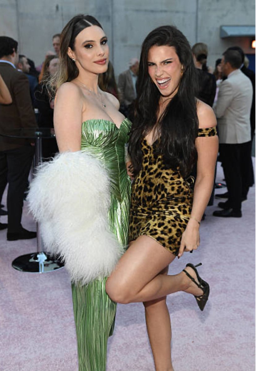 valenxao's tweet image. Lele Pons &amp;amp; Zhamira Zambrano bringing the sparkle to the Victoria’s Secret Fashion Show 2025 💖 #VSShow #VictoriaSecret #RunwayVibes