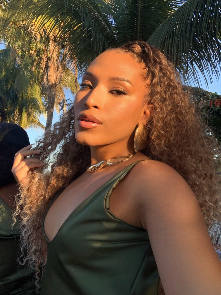 dragbeys's tweet photo. Eu perto de me assumir/ hoje em dia 

*amooo trend de transição 😭🥹 https://t.co/0ykdT002Yz