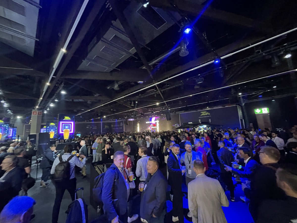 AdminByRequest's tweet image. This time last week we were dancing up a storm at the @Hornetsecurity after party at it-sa Expo&Congress, Nuremberg 🕺🏼💃🏼
It was an absolute pleasure to meet these guys and parktake in their epic booth activities at the event - and what a coincidence that one of their own, Andrew…