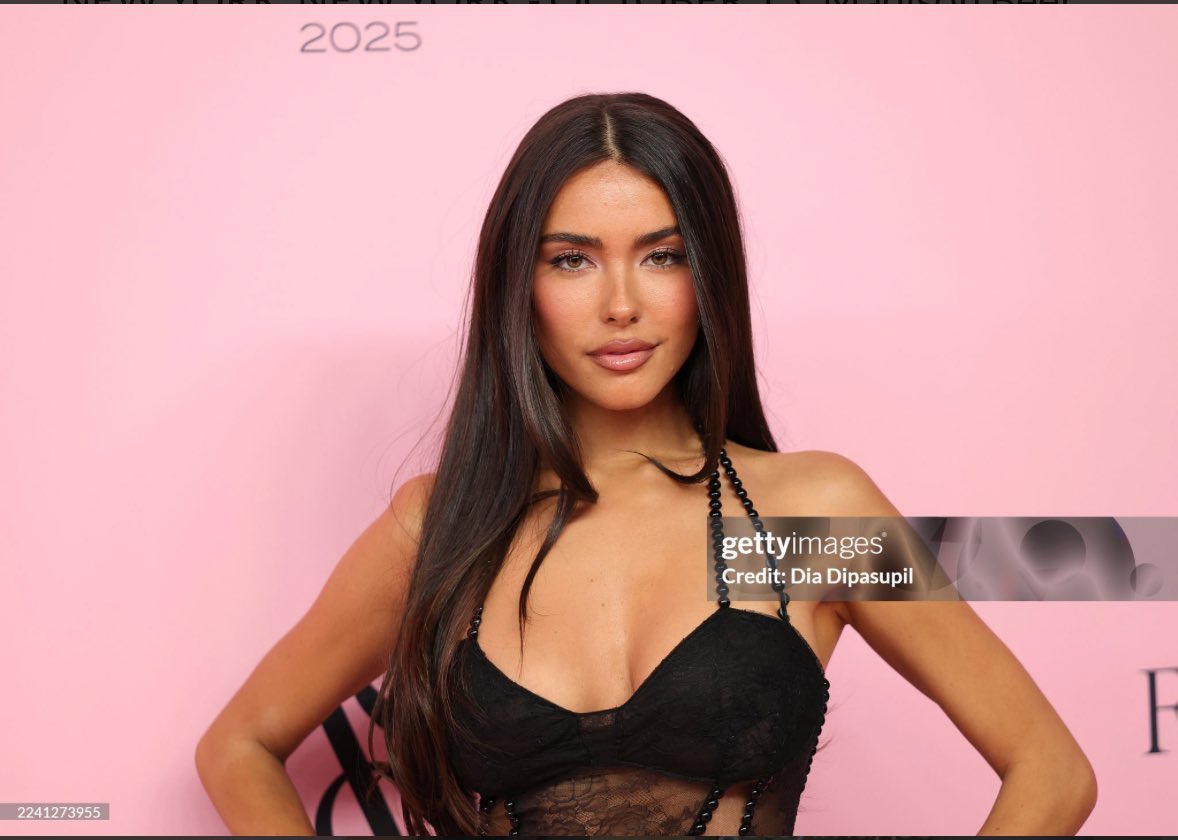 mebworldnews's tweet photo. New photos of @madisonbeer on the Pink Carpet at the 2025 Victorias Secret Fashion Show https://t.co/ygTJtyrvYc