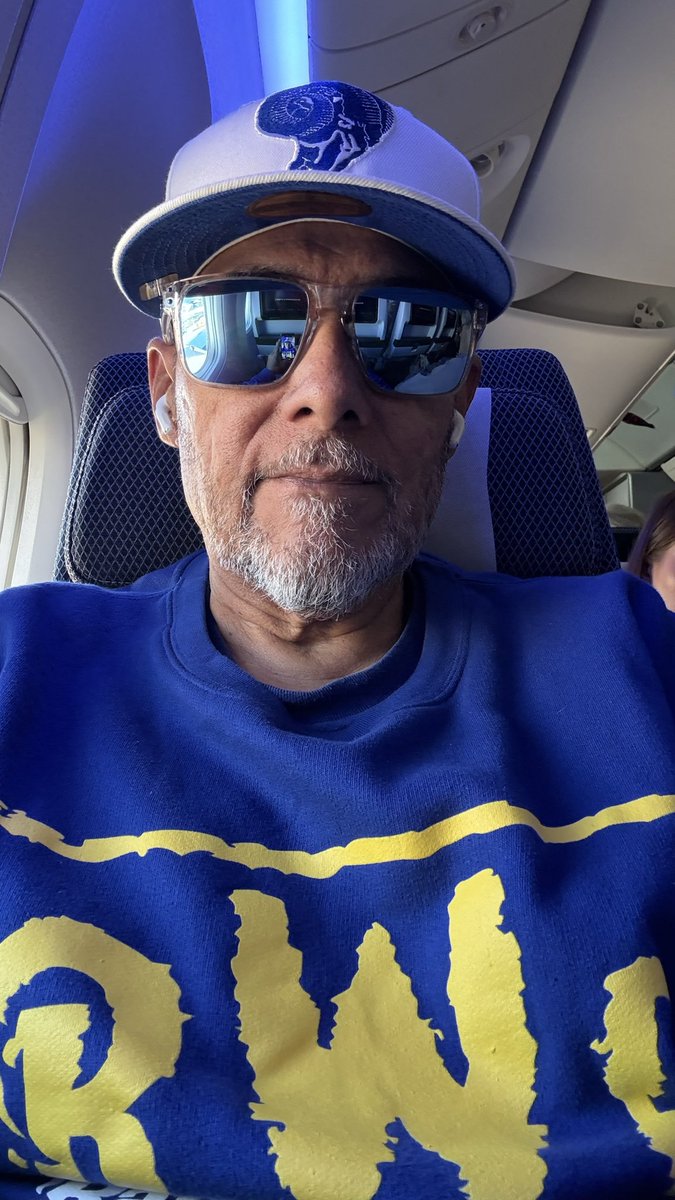 Wheels up for London #LARams #LATogether #RamsRoadWarrior #RwoStyle 😎🐏✈️💙💛
