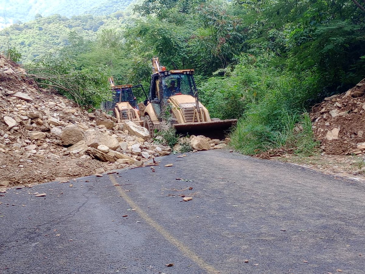juliomenchaca_'s tweet image. Continuamos con los trabajos para abrir los caminos afectados por deslaves y derrumbes.
Hasta el momento, hemos habilitado 117 vialidades para dar paso total o parcial.
#HidalgoUnido
#PrimeroElPueblo