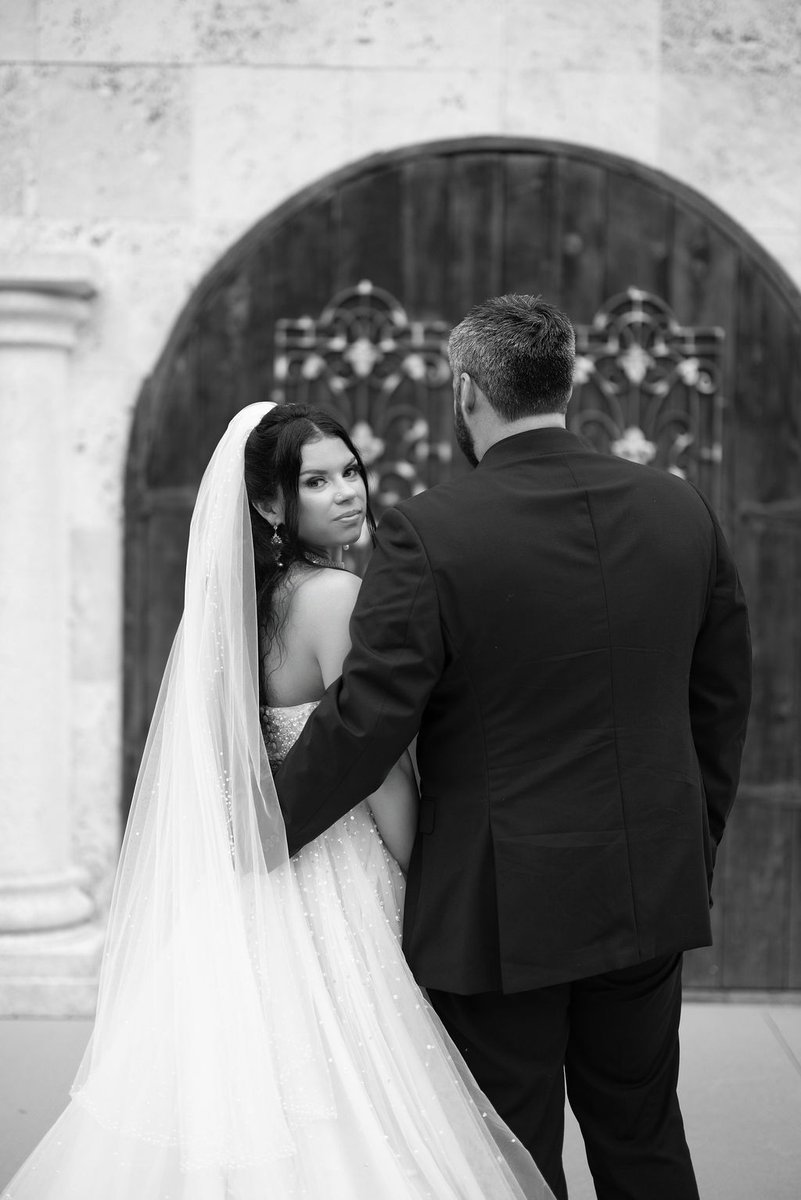 bakersranchfl's tweet image. Step into your perfect wedding vision at Bakers Ranch! 🌿✨ Whether it's our serene garden, an elegant reception, or timeless stone architecture, we make YOUR day magical. Let's turn dreams into reality! #YourVision #Weddi... 📸: Alisa Sue Photography &amp;amp; Ying Multimedia ...