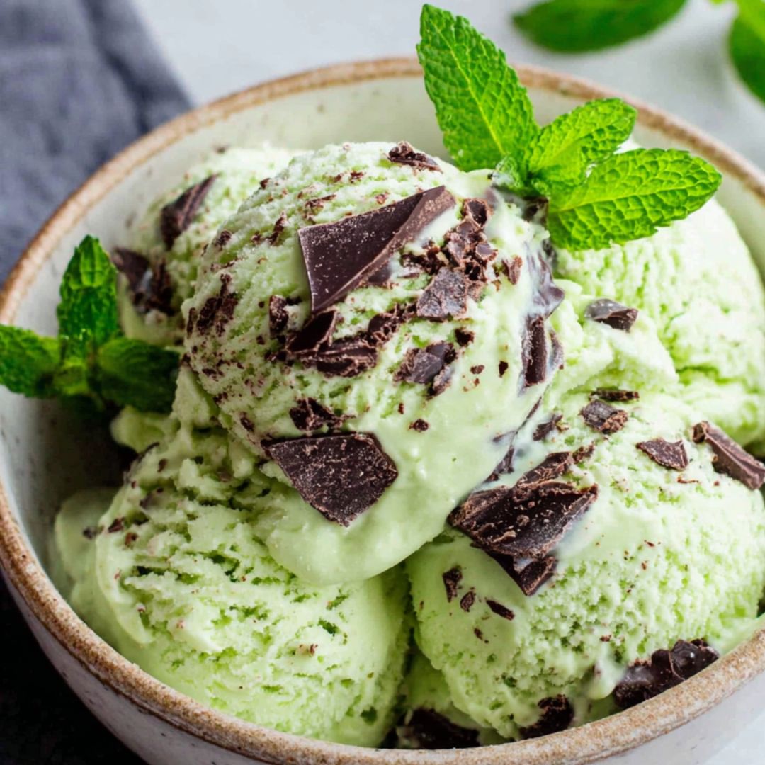 Cool, creamy, and minty-fresh 🍃🍫
This Green Mint Chocolate Chip Ice Cream is the ultimate scoop of refreshment.
Chill out &amp; make it today  👉violarecipes.com/green-mint-cho…
#dessert #recipes