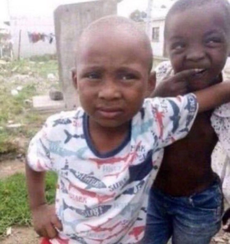 Ozovray's tweet image. Wetin deh worry those two wey swap eachother profile pictures... Make them go warm eba abeg.