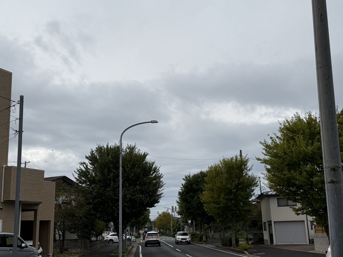 おはよ　#Akita

雨が降ってきましたね🌂

運転注意で
いってらっしゃい

#秋田市
#イマソラ