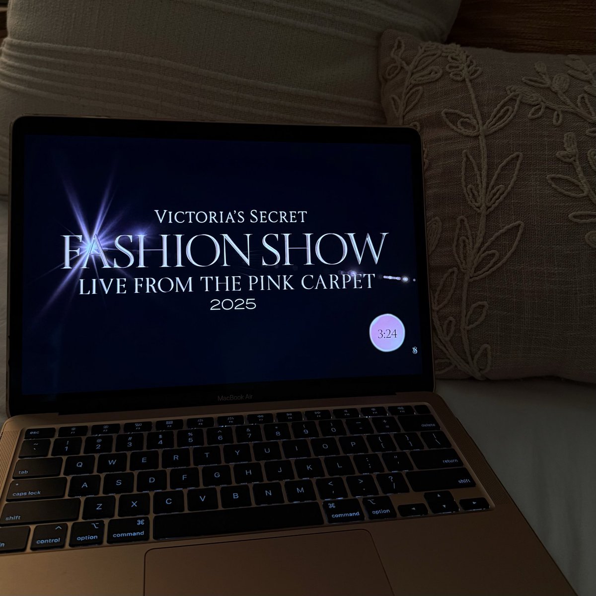 ☆ (@thxunexxtt) on Twitter photo 