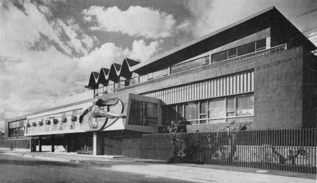 MishArqt's tweet image. Y para concluir, ya derruida la fábrica Automex, diseño de Lorenzo Carrasco y Rossell de la Lama, el mismo autor del no logrado Hotel de México, que incluiría un mural titulado "La Velocidad" autoría de David Alfaro Siqueiros, que a la demolición del edificio para convertirse en…