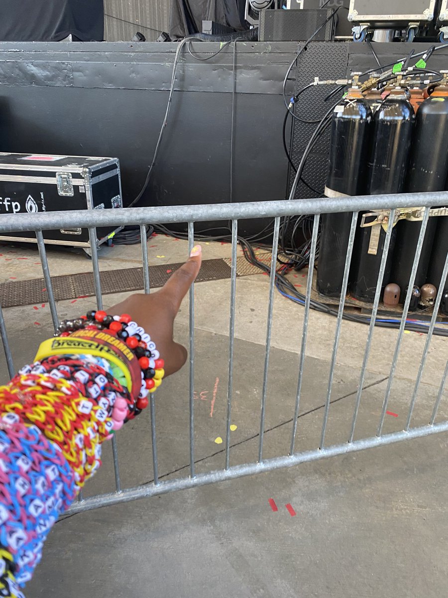 tyler joseph will be right here, will report back if he’s stinky #breachalpharetta