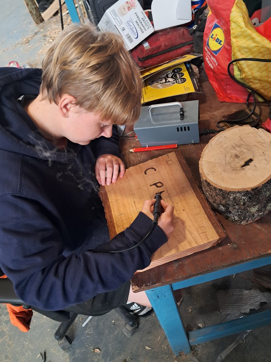 Wood Worx Wednesdays 🌳

Fresh slabs in, gnomes carved, bowls spun, boards burned &amp; hearts full. 🪵🔥
Cold hands, warm spirits — that’s how we do it. ❤️🧤
#WoodWorx #SilbersCIC #MadeInWales #CommunityCraft #WoodworkWithPurpose