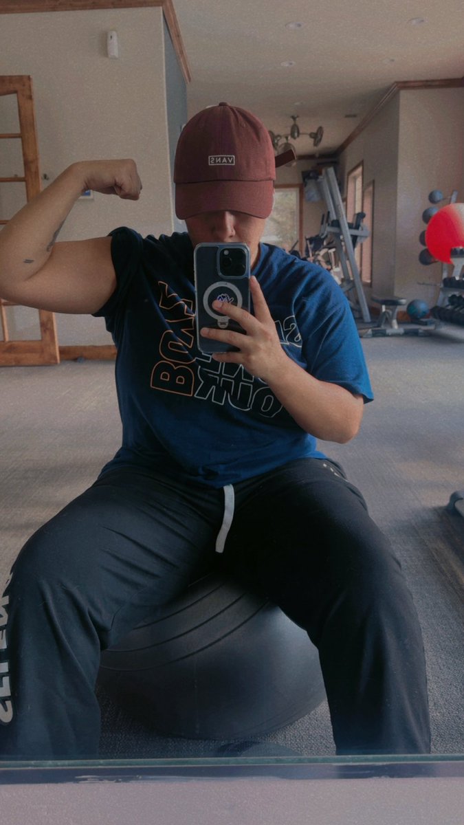 Sbxo_95's tweet photo. My fitness journey has been rough but I’m at peace when I’m here https://t.co/UMp3vey3G7