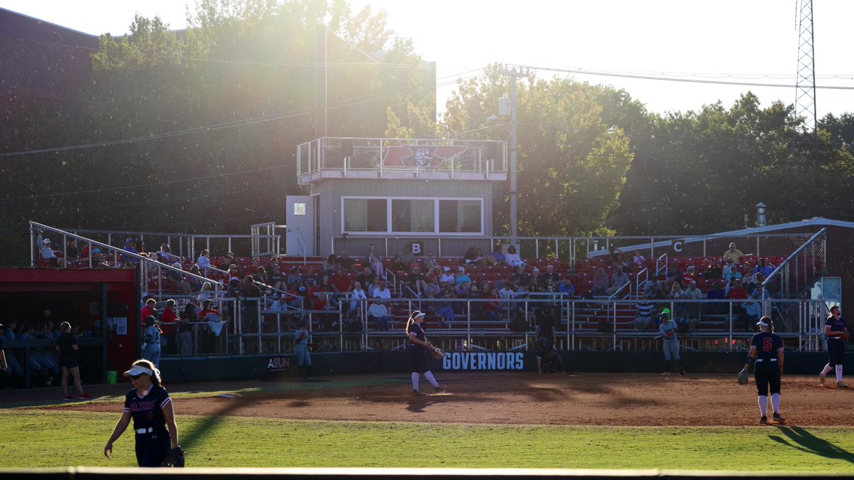 Taking a break from our game coverage to show off how great The Cathi is looking today! Thanks to everyone who has showed up this fall! 🎩🥎

#Team41 | #LetsGoPeay