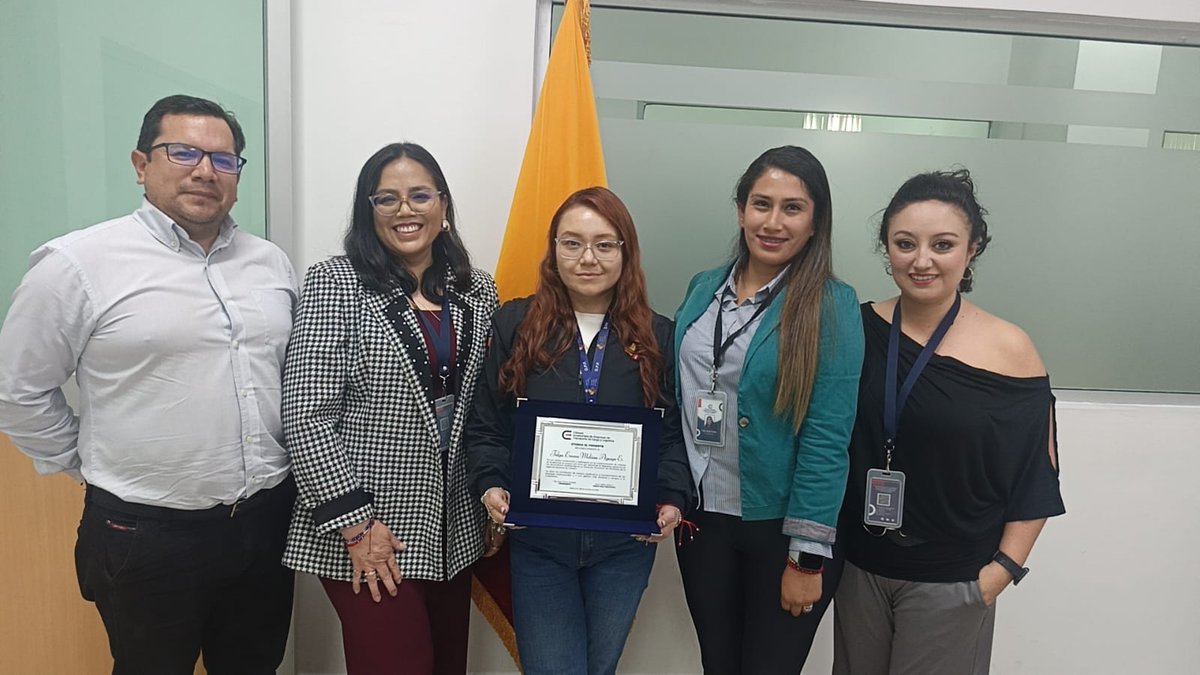 CeetlogisticaEc's tweet photo. La CEET hace un reconocimiento al trabajo realizado por la Tlga. Melissa Aguayo Directora Provincial de Pichincha, quien junto a su equipo de trabajo a logrado liderar el mejoramiento en la atención a los usuarios y la entrega oportuna de los títulos habilitantes. 

#progreso #gestion #transporte 

@ANT_ECUADOR
@meli_aguayoe
@PedroAbrilOK
