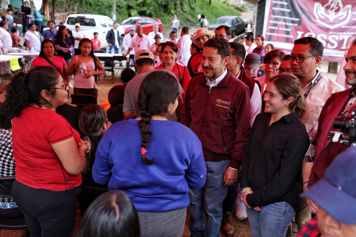 martibatres's tweet image. En Huauchinango, Puebla colocamos un amplio módulo del @ISSSTE_mx, específicamente en la colonia Chapultepec, que se encuentra en la parte baja del municipio, junto al río que se desbordó.
Las casas de aquí se inundaron y llenaron de lodo. El Municipio realiza labores de…