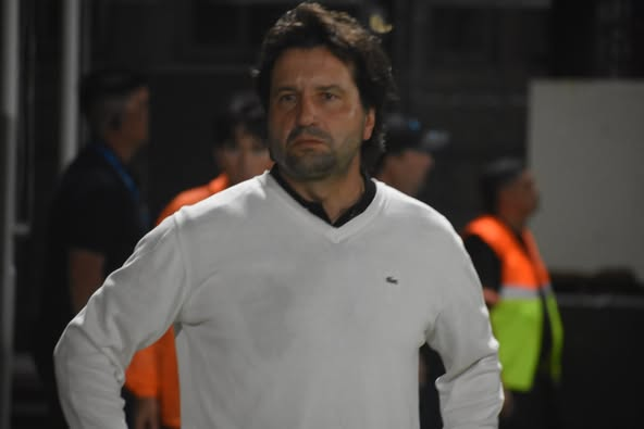 juansuraci's tweet photo. #GimnasiaMza Mención especial para Fernando Porretta.
Cuando asumió en 2011 el club estaba al borde de la quiebra y en un estado casi de abandono.
Lo dio vuelta como una media en todos los aspectos.
No solo lo sacó de la crisis económica sino que lo hizo crecer en infraestructura, en masa societaria y en disciplinas deportivas.
Por aquellos años presentó un plan quinquenal. En 2026 jugará en primera. Cumplió con creces.
Y como si fuera poco cuidó y mimó hasta su último día al máximo ídolo de la institución, al "Maestro" Víctor Antonio Legrotaglie.
Estampó su nombre y apellido entre los más grandes e importantes de la historia del Lobo.