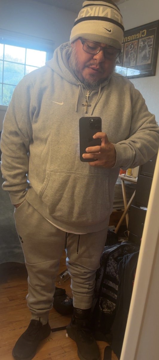 Rube510_'s tweet image. that kind of weather.🦍🩶 #PracticeTime🏈✝️