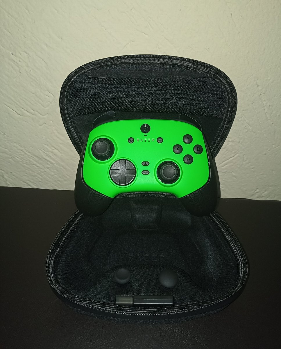big thanks to <a href="/TeamRazer/">Team RΛZΞR</a> for sending me this amazing controller!
