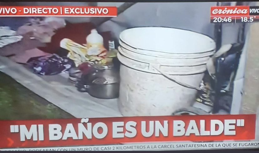 VLLCLibertario's tweet photo. "Queremos que sea un poquito más humilde"

El kirchnerismo te quiere pobre https://t.co/d8H3ux4NbL