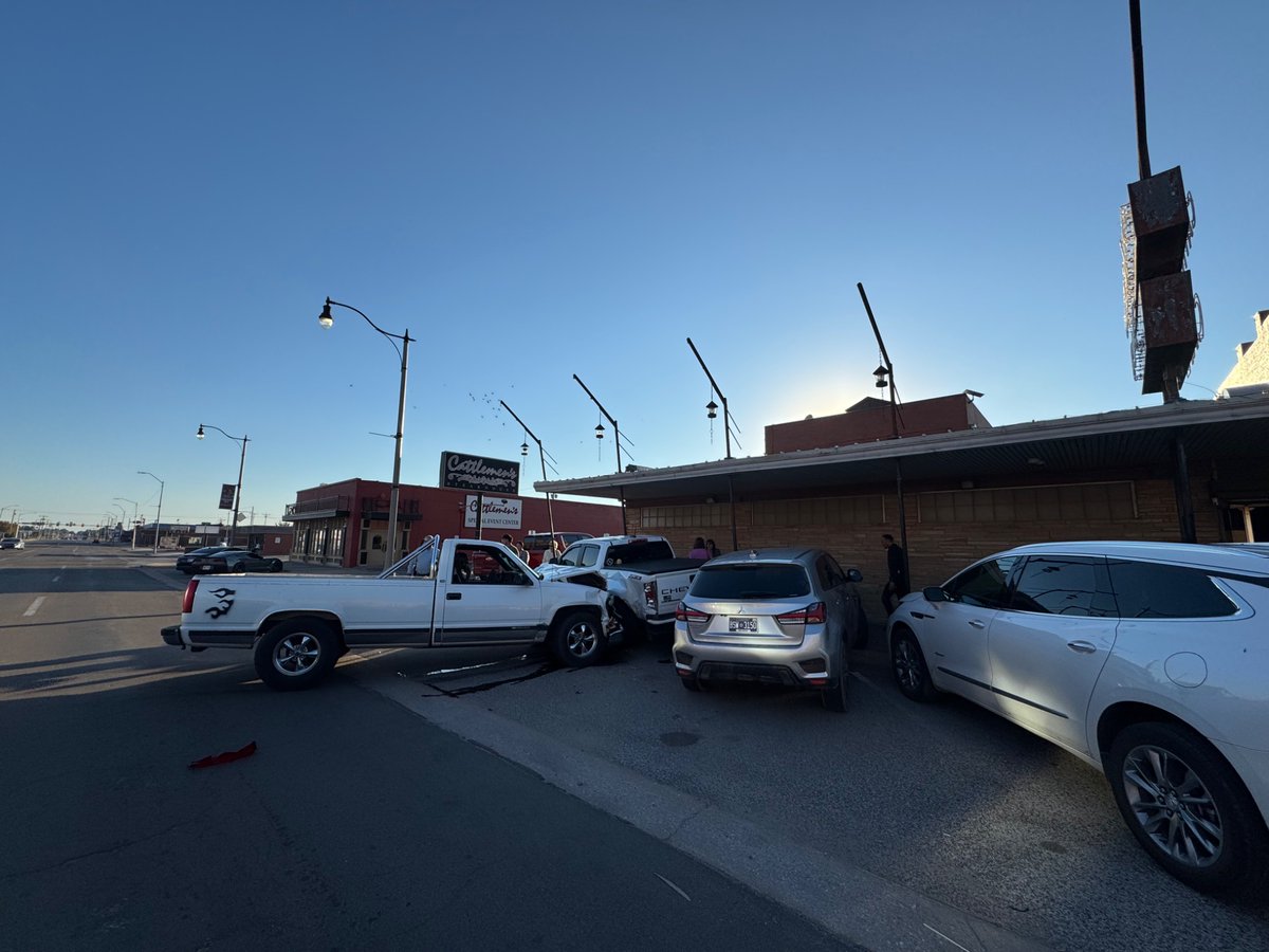 Chat Pile (@chatpileband) on Twitter photo A car crashed into the restaurant we’re eating at on our day off in Oklahoma City. Home sweet home! A car crashed into the restaurant we’re eating at on our day off in Oklahoma City. Home sweet home!