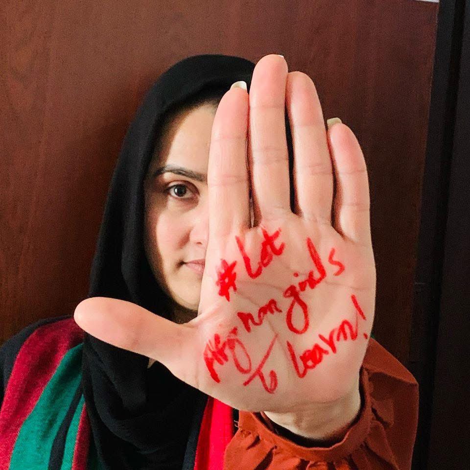 WDIAfghanistan1's tweet image. To those asking, “How can we help Afghan women?” — the answer is simple, but powerful:
First, share their voices. In a time when even speaking puts women at risk, being heard means staying alive and hope.
Second, support WDI online education program. Despite fear and…