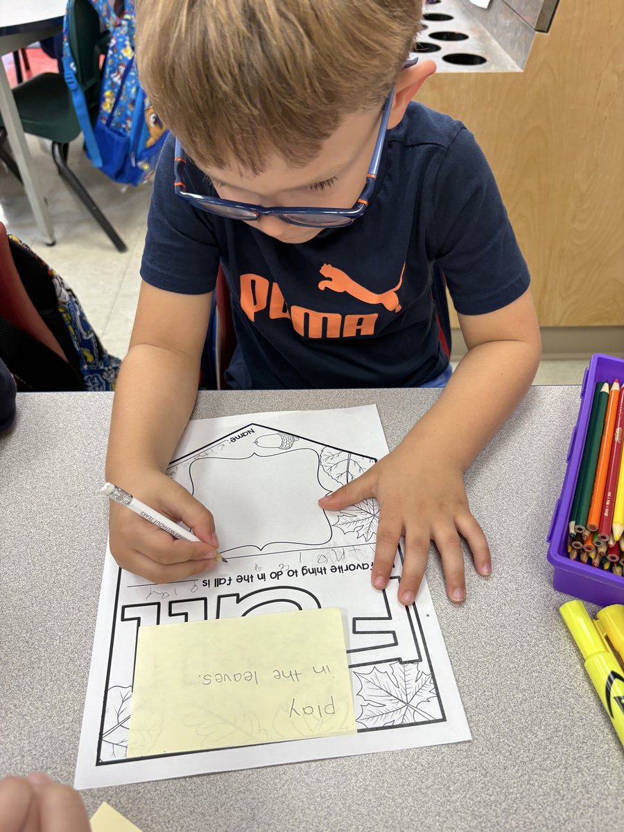 MissAdamsSMY's tweet photo. We having been learning about the changes we see in Fall and writing about our favourite Fall activities. #SoFocused https://t.co/CrzMjOdDw0