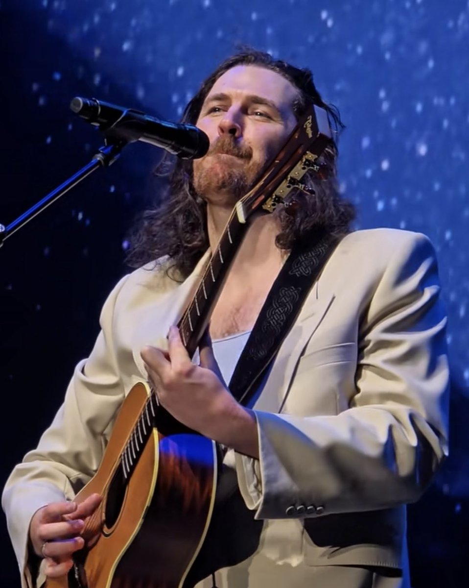 his eyes shining ☹️☹️☹️ I LOVE HIM