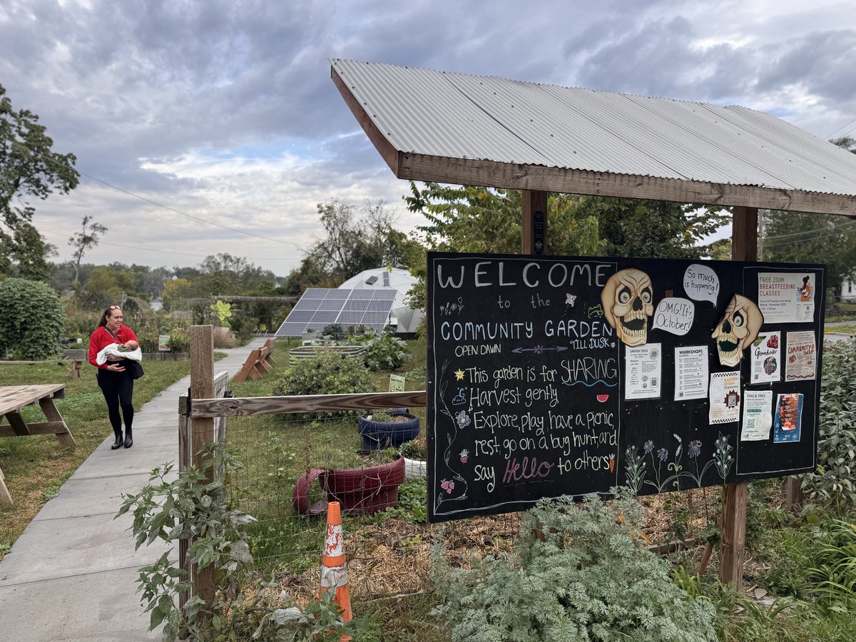 GCReVOLT11's tweet photo. Our latest is an off-grid system that powers a geodesic dome which grows plants all year long for an awesome community garden, @OmahaSprouts. #GreenerTogether #ReVOLT https://t.co/tDzNhb0L2e
